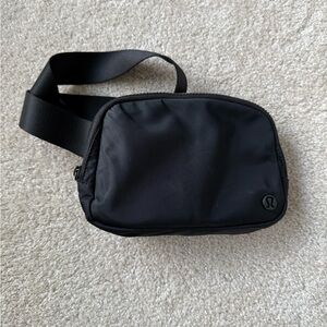 lululemon athletica women’s Black Crossbody Belt Bag 1L